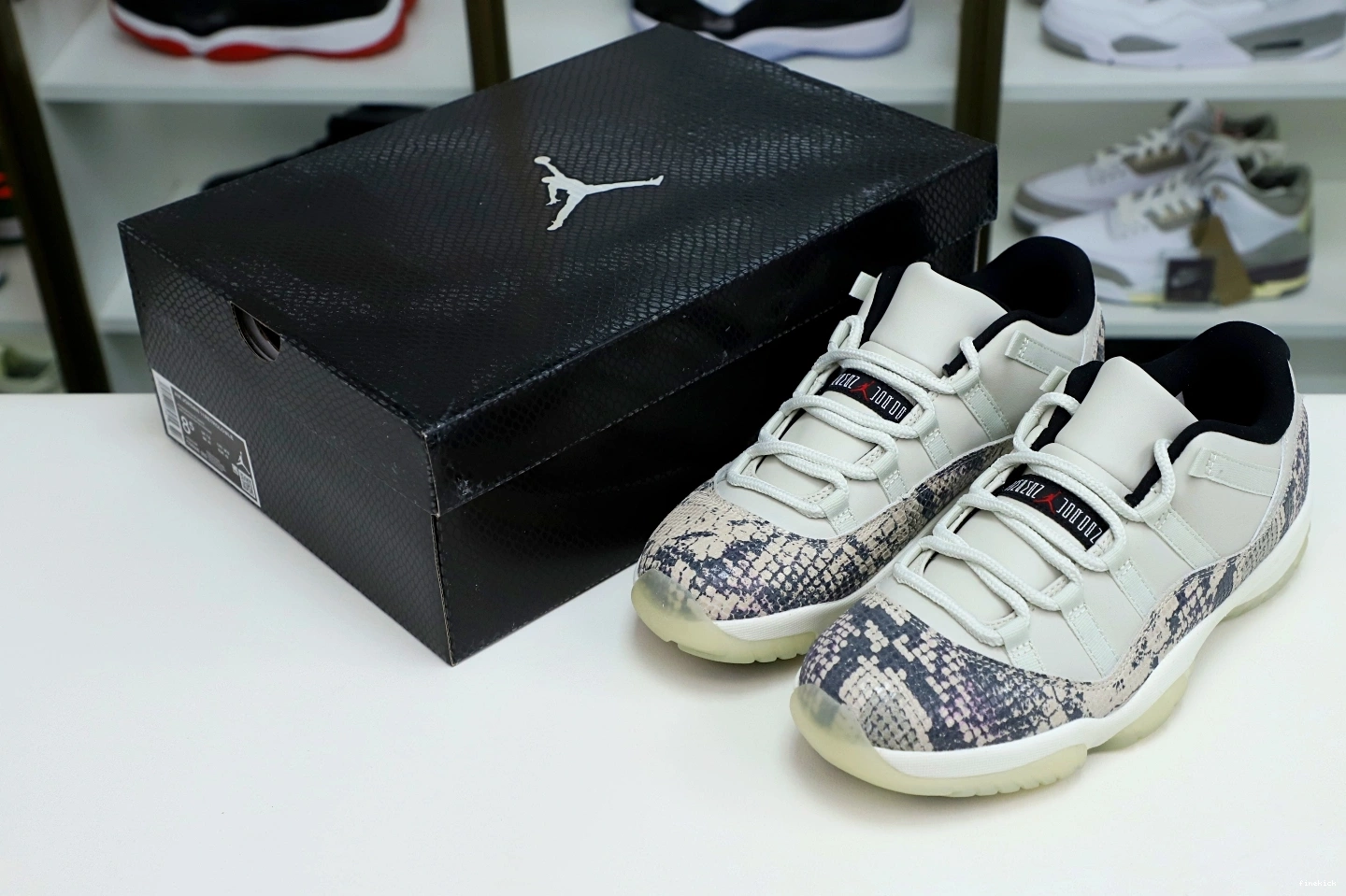 BONE 11 JORDAN LIGHT SNAKESKIN AIR LOW 1012